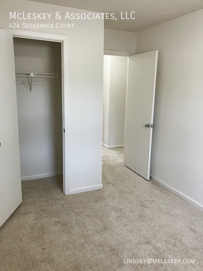 Building Photo - 424 Sedgewick Ct