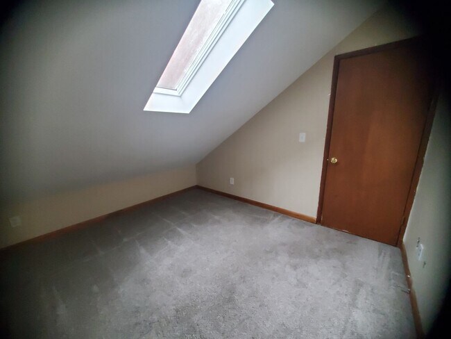 Building Photo - 3004 Stonehenge Ct