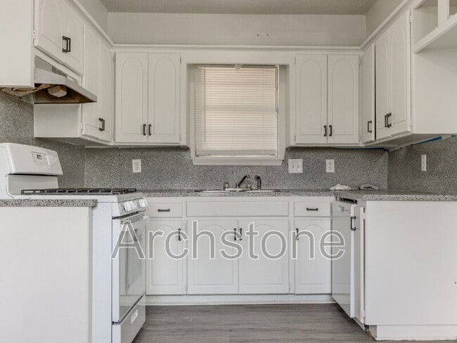 Building Photo - 4501 Meadowvale Dr