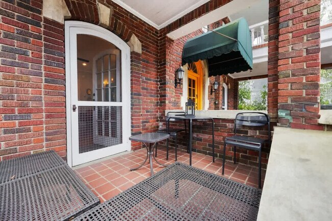 Building Photo - 536 Hawthorne Ln