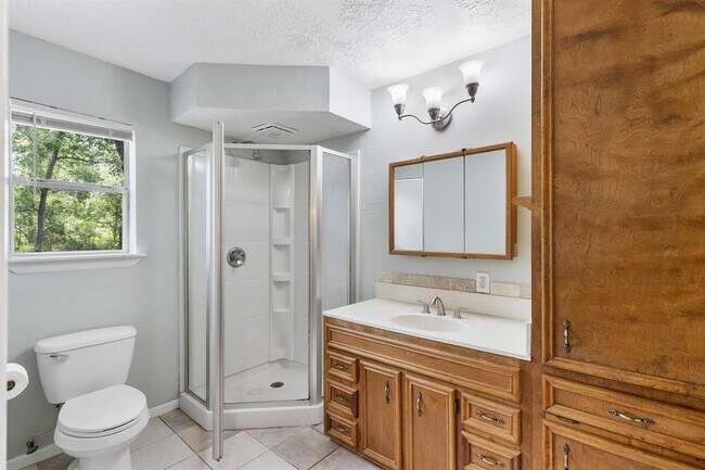 Building Photo - 14519 Oakleaf Dr