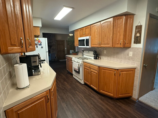 Building Photo - 409 Meadow Ct