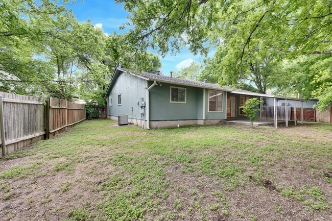 Building Photo - 10307 Rutland Village E