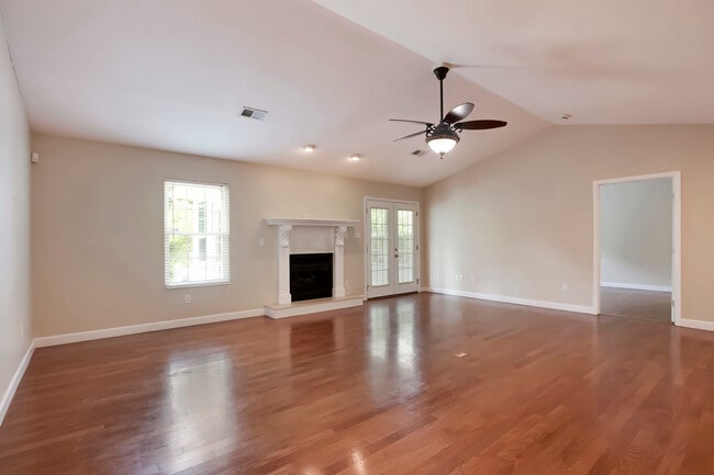 Building Photo - 540 Battlecreek Way
