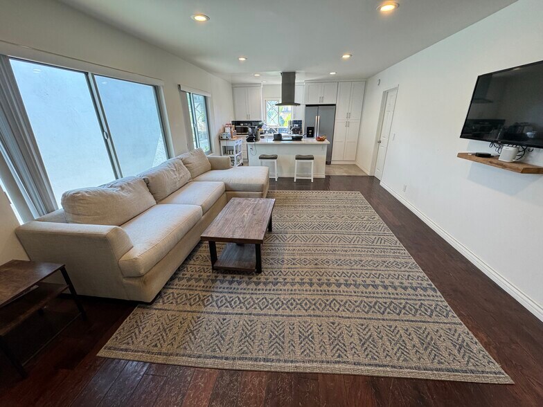 Building Photo - 2309 5th St