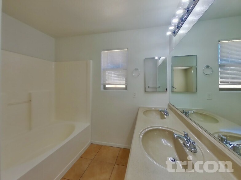 Building Photo - 8123 W Hammond Ln