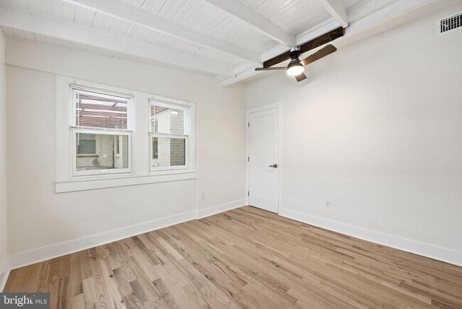 Building Photo - 1419 Wisconsin Ave NW