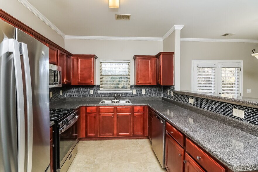 Building Photo - 6035 Gladiola Way