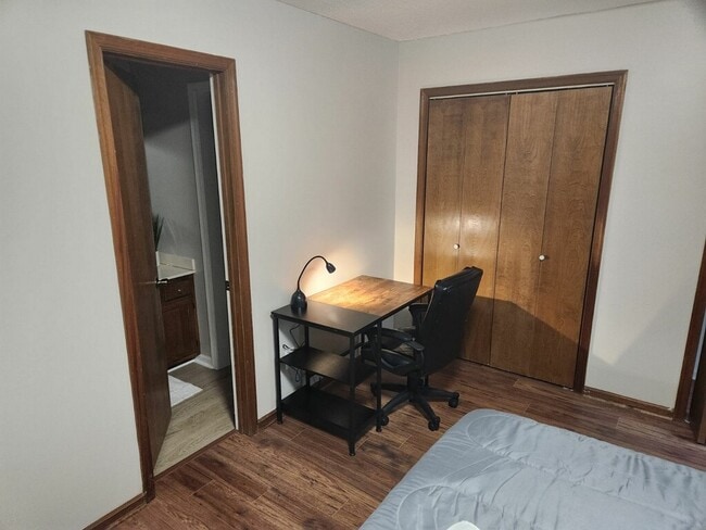 Building Photo - 208 Brambleton Ct