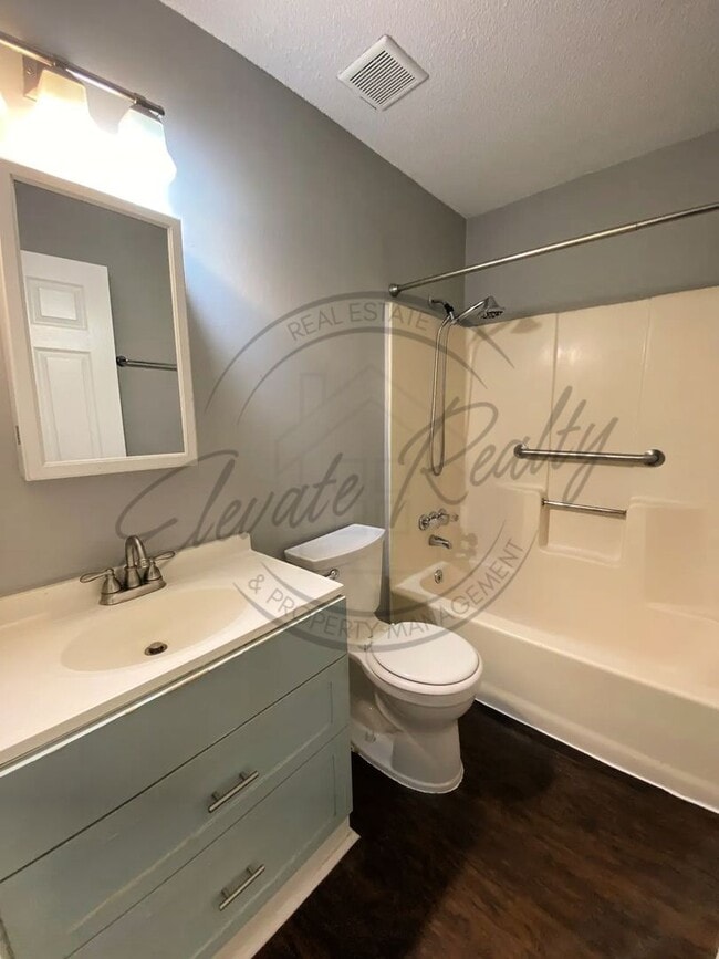 Building Photo - Updated Two Bedroom Ranch Duplex in Hermitage, 1/2 off First Months Rent!