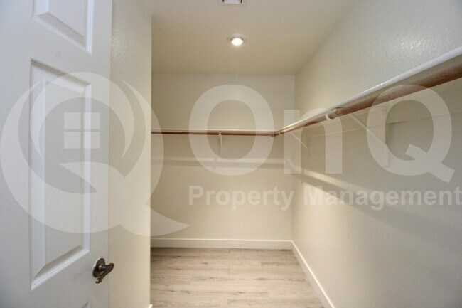 Building Photo - 15845 N 51st St