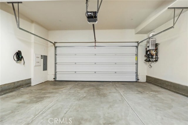 Building Photo - 2043 Lincoln Ave
