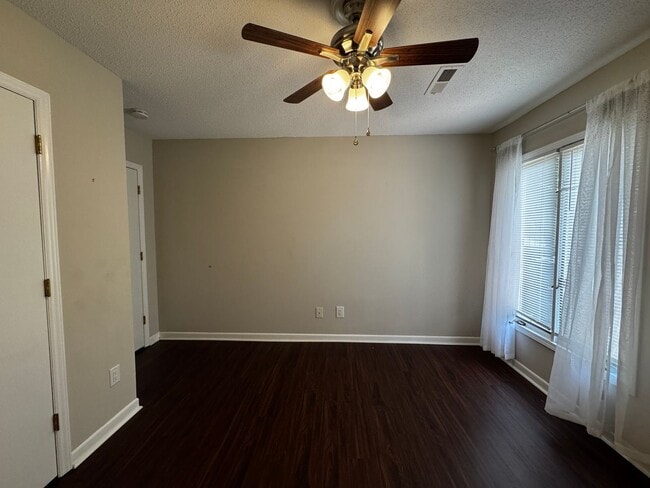 Building Photo - 104 Breckindale Cir