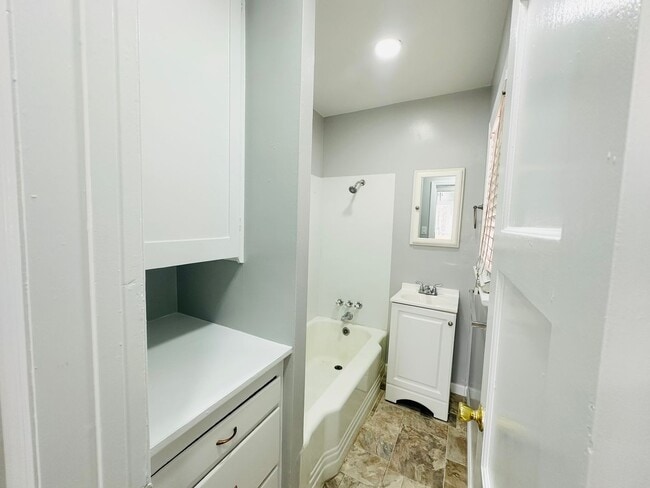 Building Photo - 7 E Clark St