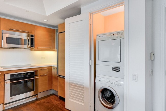 Building Photo - Turnberry Towers 2705W-City/Golf Course Views from this Stunning 1Bd/1.5Ba Residence