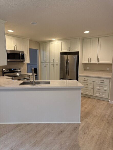 Building Photo - 17635 Hill Way