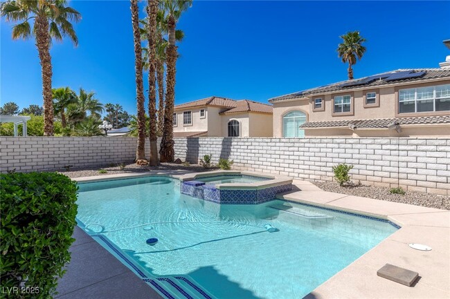Building Photo - 2510 Putting Green Dr