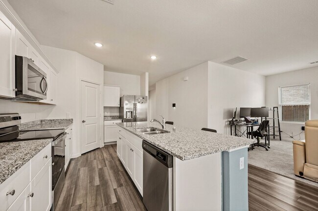 Building Photo - 4724 Swan Nck Dr