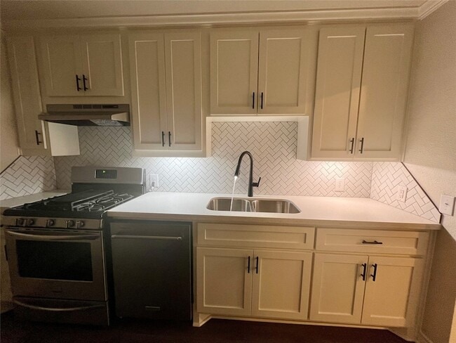 Building Photo - 1010 15th Ave N