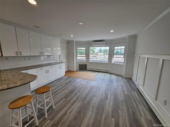 Building Photo - 355 Hicksville Rd