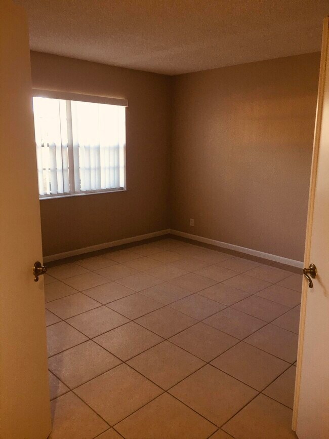 Building Photo - 1500 SE Royal Green Cir