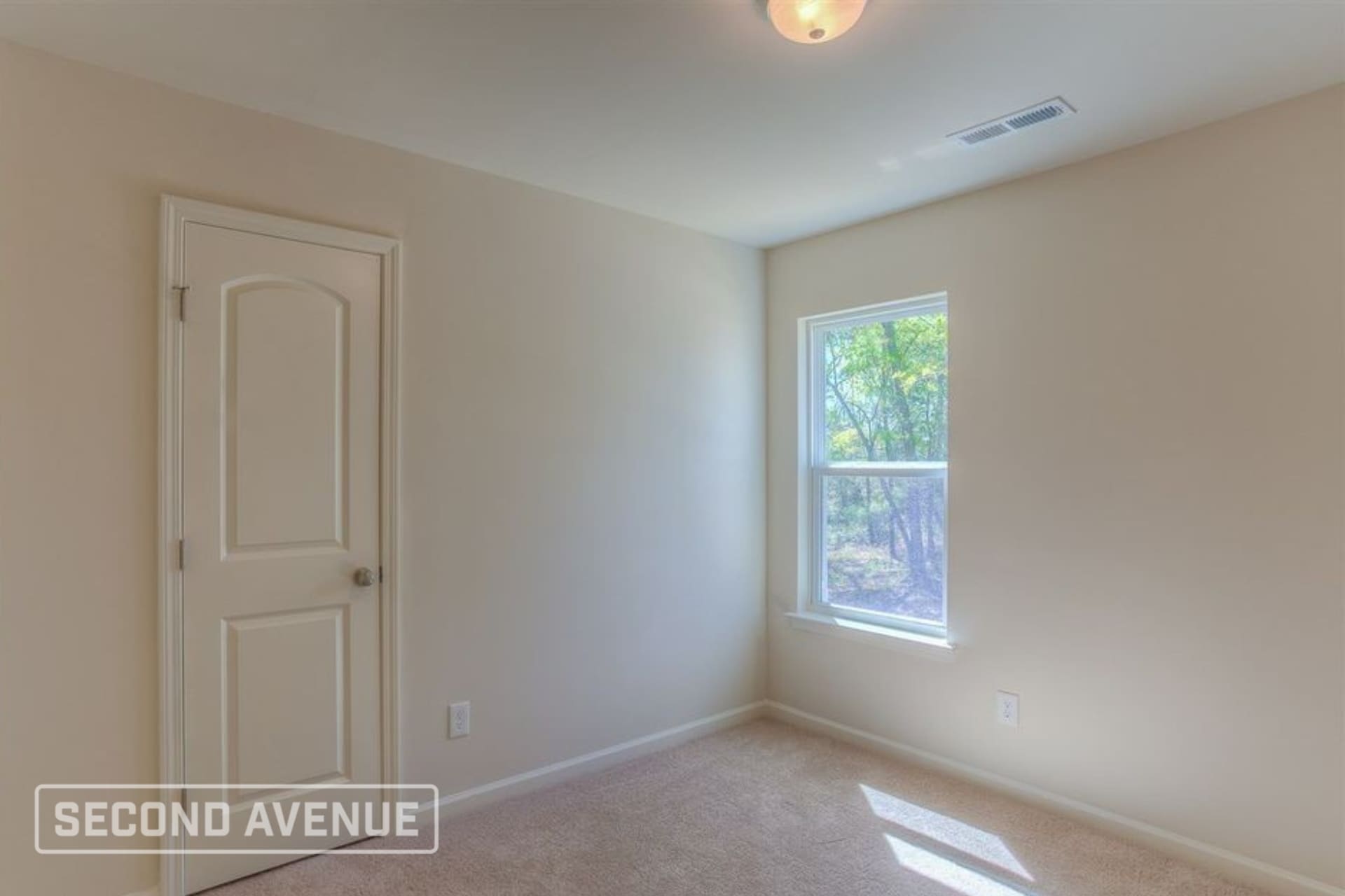 Building Photo - 381 Promised Land Dr
