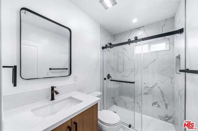 Building Photo - 1258 Mariposa St