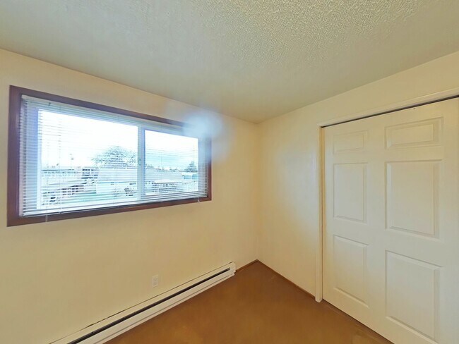 Building Photo - 2 Bedroom Apartment ~ Philomath ~ Small Pet Friendly