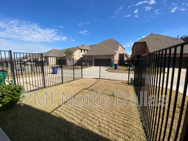 Building Photo - 6909 Royal View Dr