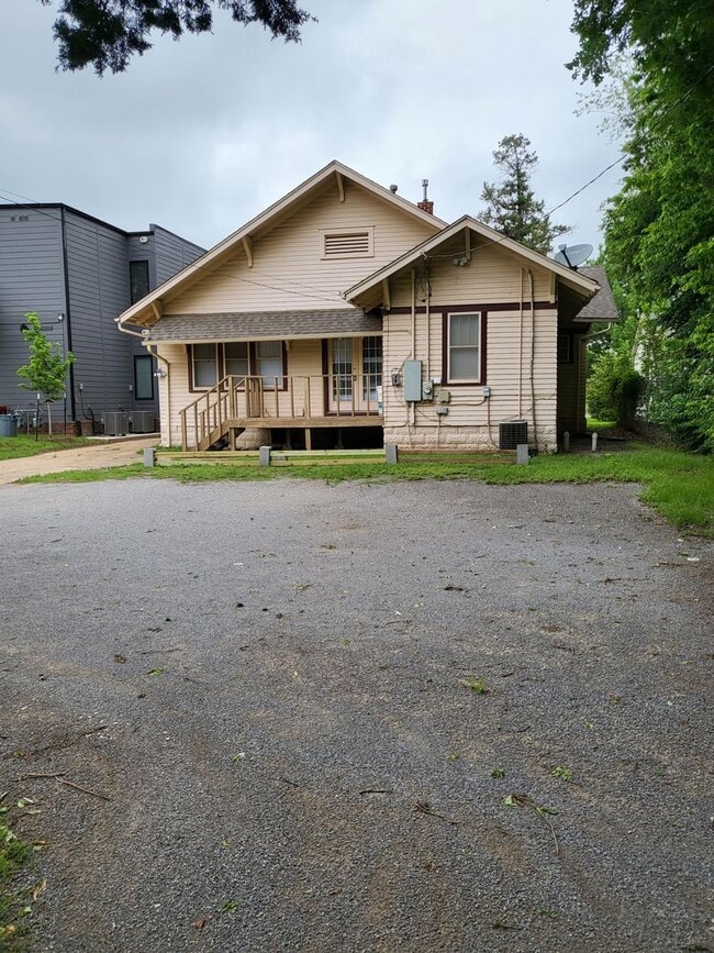 Building Photo - PRELEASING July 2024 - (3-4) Bed/(2) Bath ...