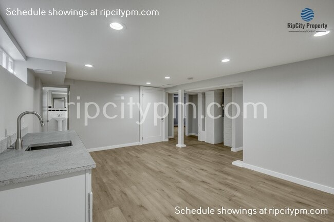Building Photo - 2521 SE 64th Ave