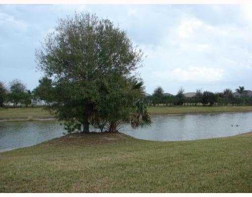 Building Photo - 552 Calamondin Way SW