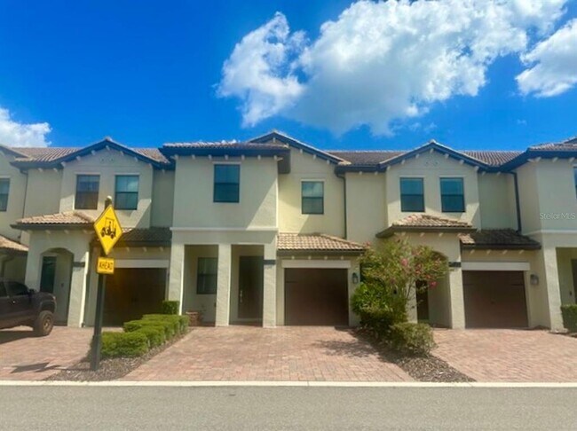 Primary Photo - 1224 Royal St. George Blvd