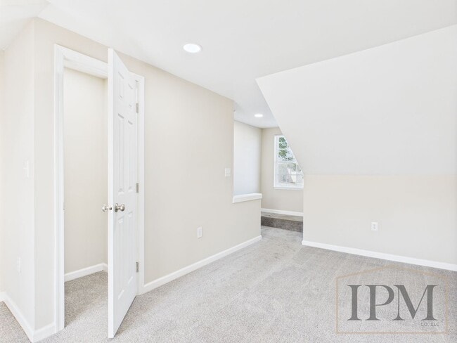 Building Photo - Available Now - Charming 3 Bedroom, 2 Bath...