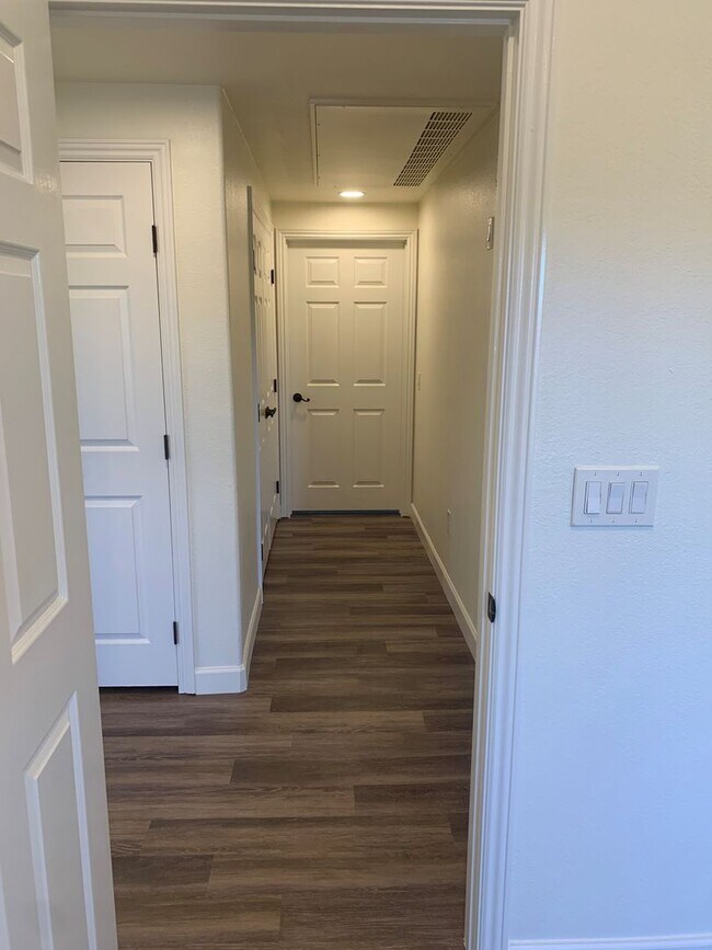 Building Photo - GATED, PRIVATE SUMMERLIN RETREAT!!