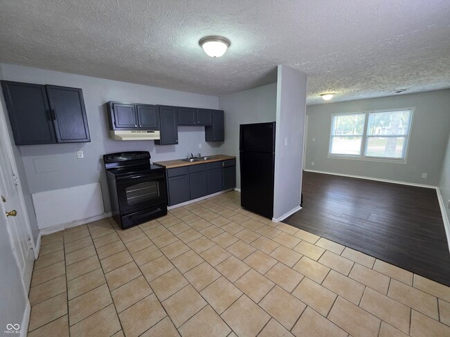 Building Photo - 5313 E 33rd St