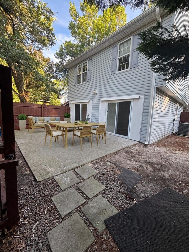 Building Photo - 2BR Condo – Close to UNCW, Wrightsville Be...