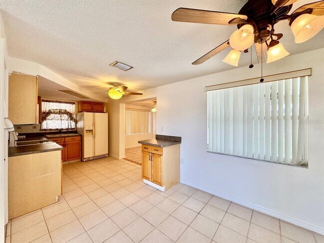 Building Photo - 3131 Roxbury Dr