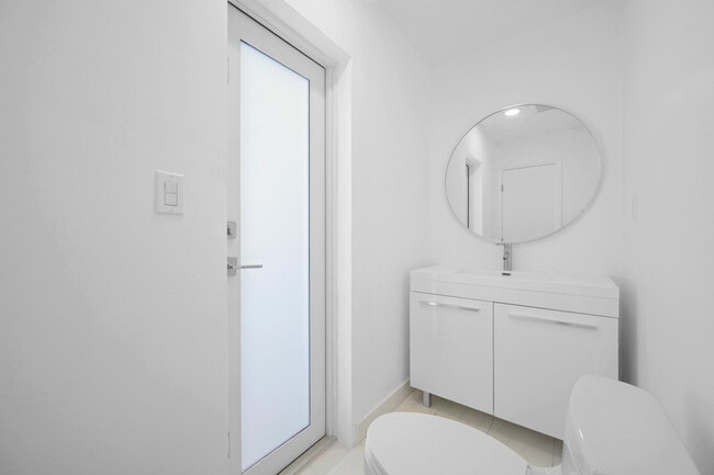 Building Photo - 9515 SW 118th Ct