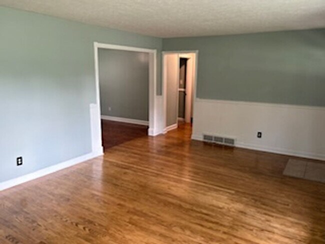 Building Photo - 2 Bedroom 1 Bathroom Home Available Soon