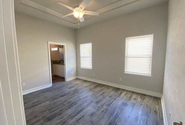 Building Photo - 3 Bedroom, 2 Bathroom Home – Historic Downtown Gainesville