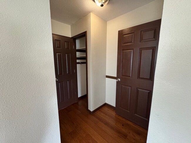 Building Photo - Your new Townhouse Awaits! 3 Bed / 1.5 Bat...