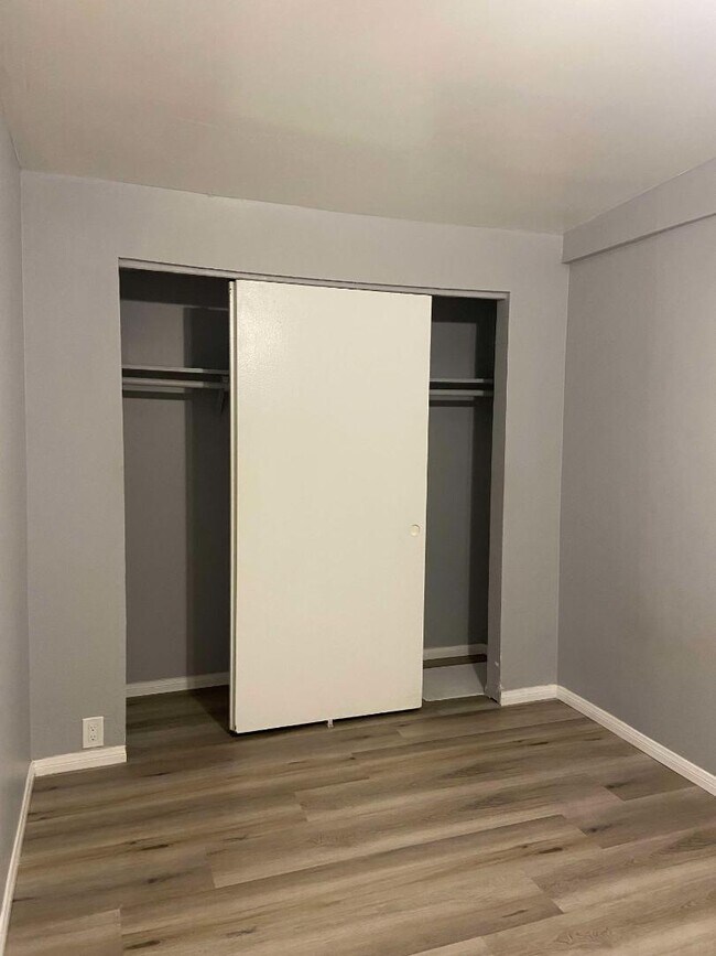 Building Photo - 578 13th St