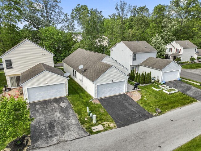 Building Photo - 157 Feathertip Ln