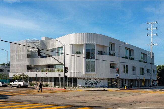 Building Photo - Modern - 2 Story Loft