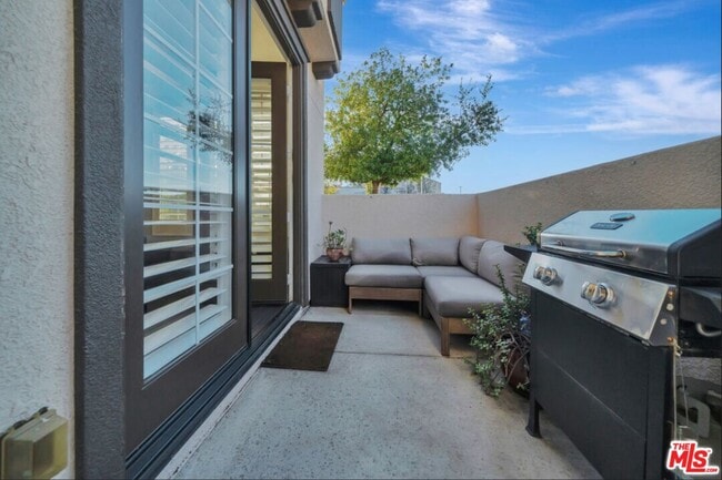 Building Photo - 28667 N Pietro Dr