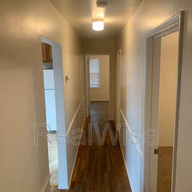 Building Photo - 443 NE Baker Dr