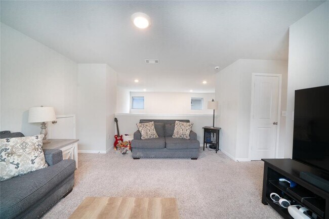 Building Photo - 1228 Vogel Dr