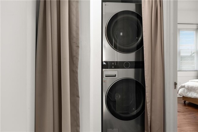 Building Photo - 2035 Manchester St NE