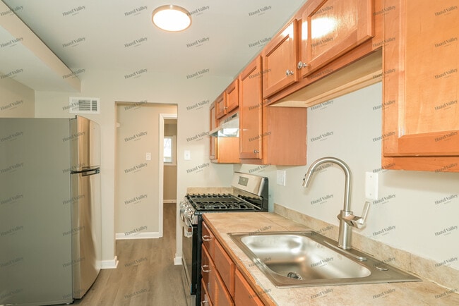 Building Photo - 10712 Spring Garden Dr